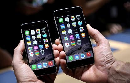 Apple announces record-breaking